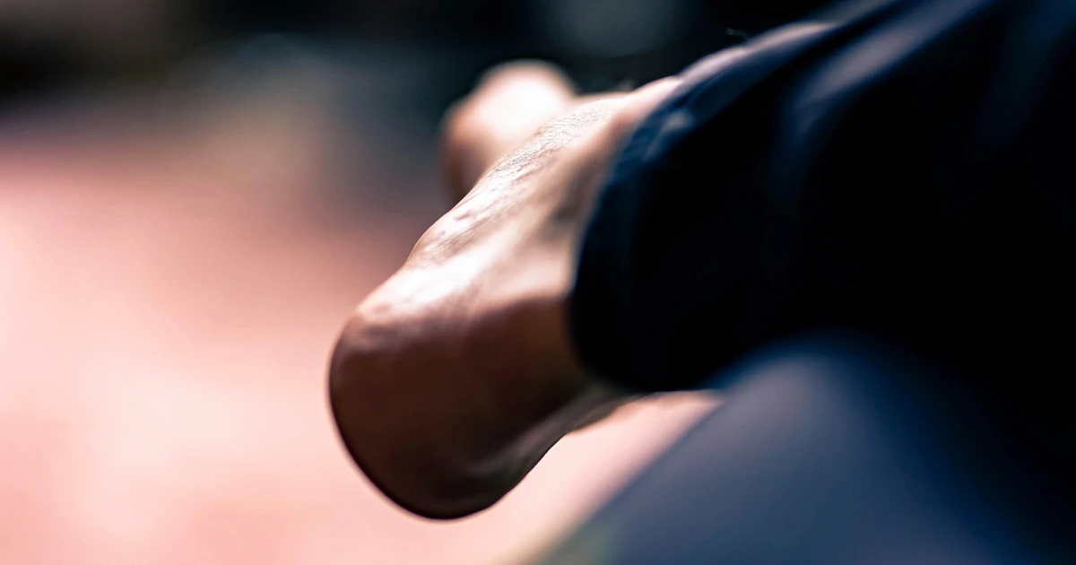 Achilles tendinopathy in runners rarely settles with rest alone. See why it lingers, how insertional cases differ, and when a specialist opinion is worth it. 
